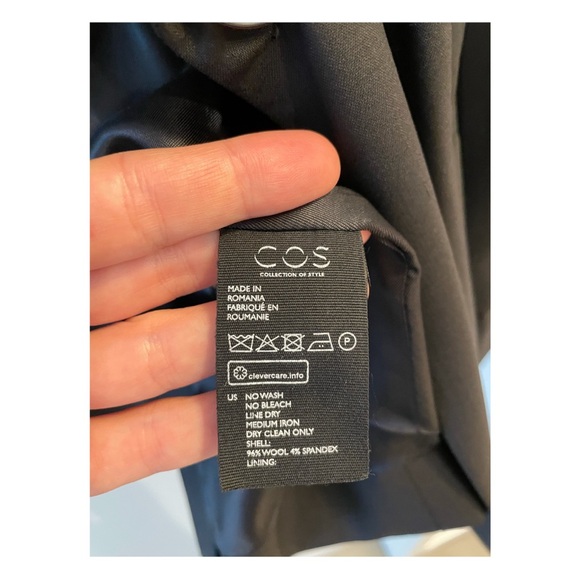 COS wool black blazer with gathered details - Picture 15 of 15